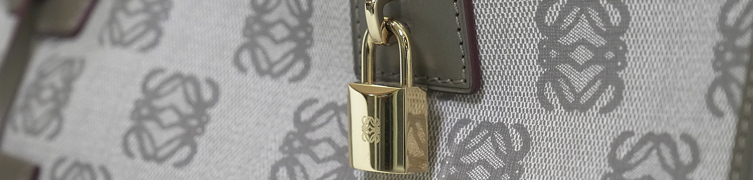 Productos de limpieza para el cuidado de bolsos de lujo vintage