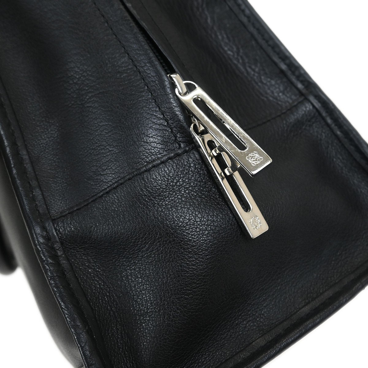 Loewe Amazona 36 Piel Negra Herrajes Plata